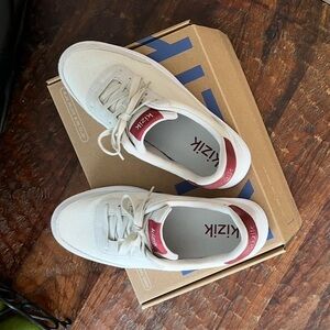 Kizik Cream White Sneakers Prague Creme Brulee 9 EE